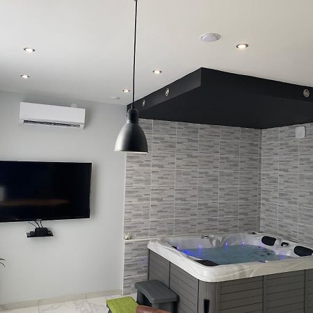 Appartement Spa Gingko, N1 Valenciennes, Wifi, Netflix Aulnoy-lez-Valenciennes Buitenkant foto